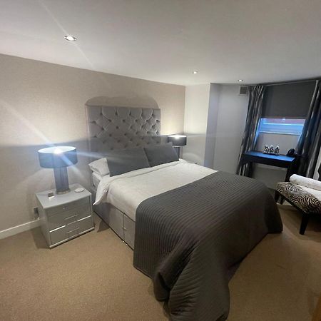 Spacious Central 2Bed Apartment Wilmslow Buitenkant foto