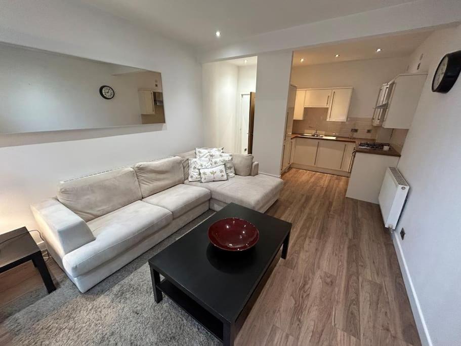 Spacious Central 2Bed Apartment Wilmslow Buitenkant foto