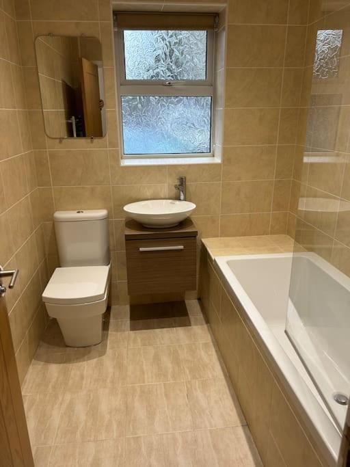 Spacious Central 2Bed Apartment Wilmslow Buitenkant foto