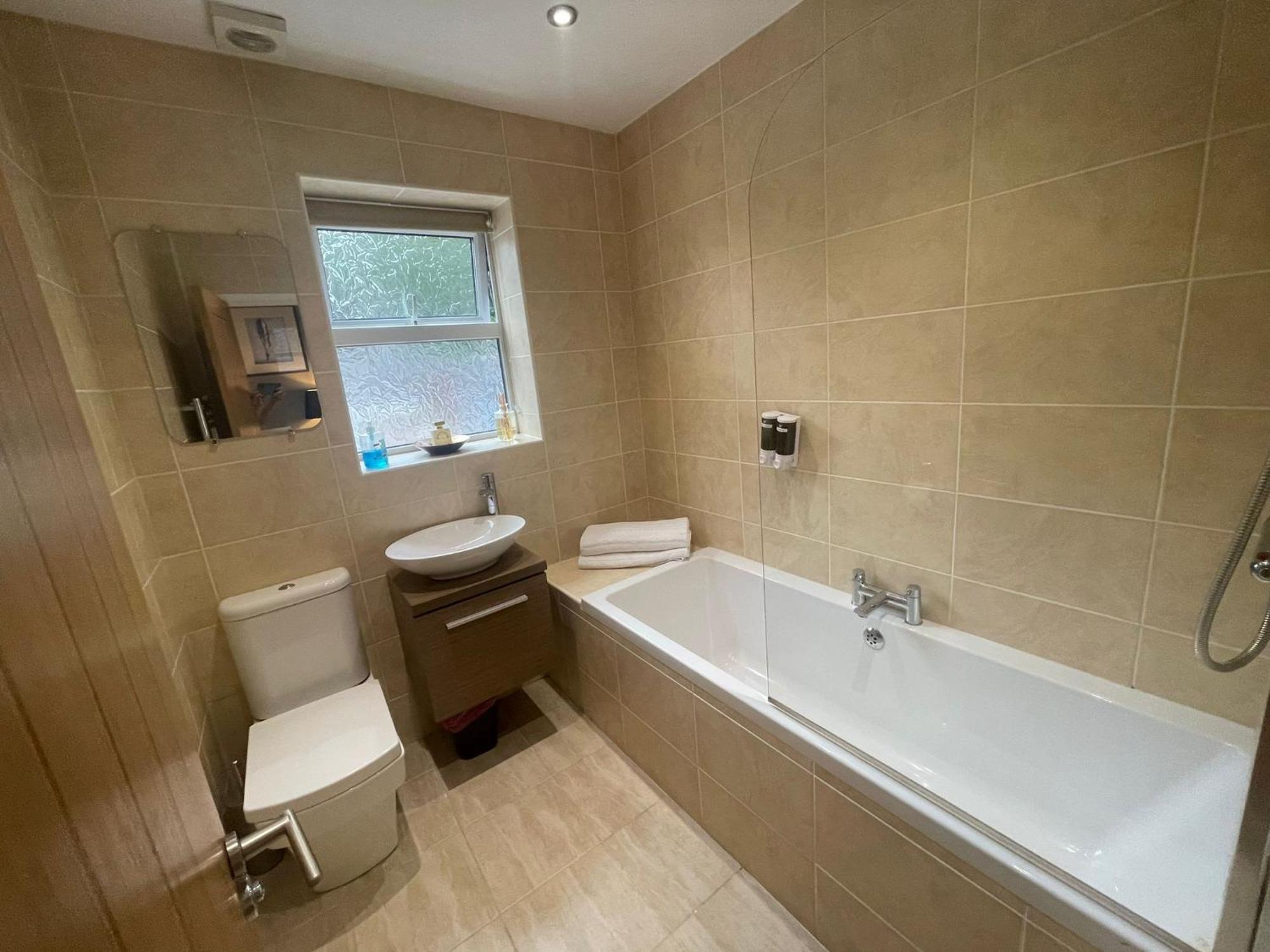 Spacious Central 2Bed Apartment Wilmslow Buitenkant foto